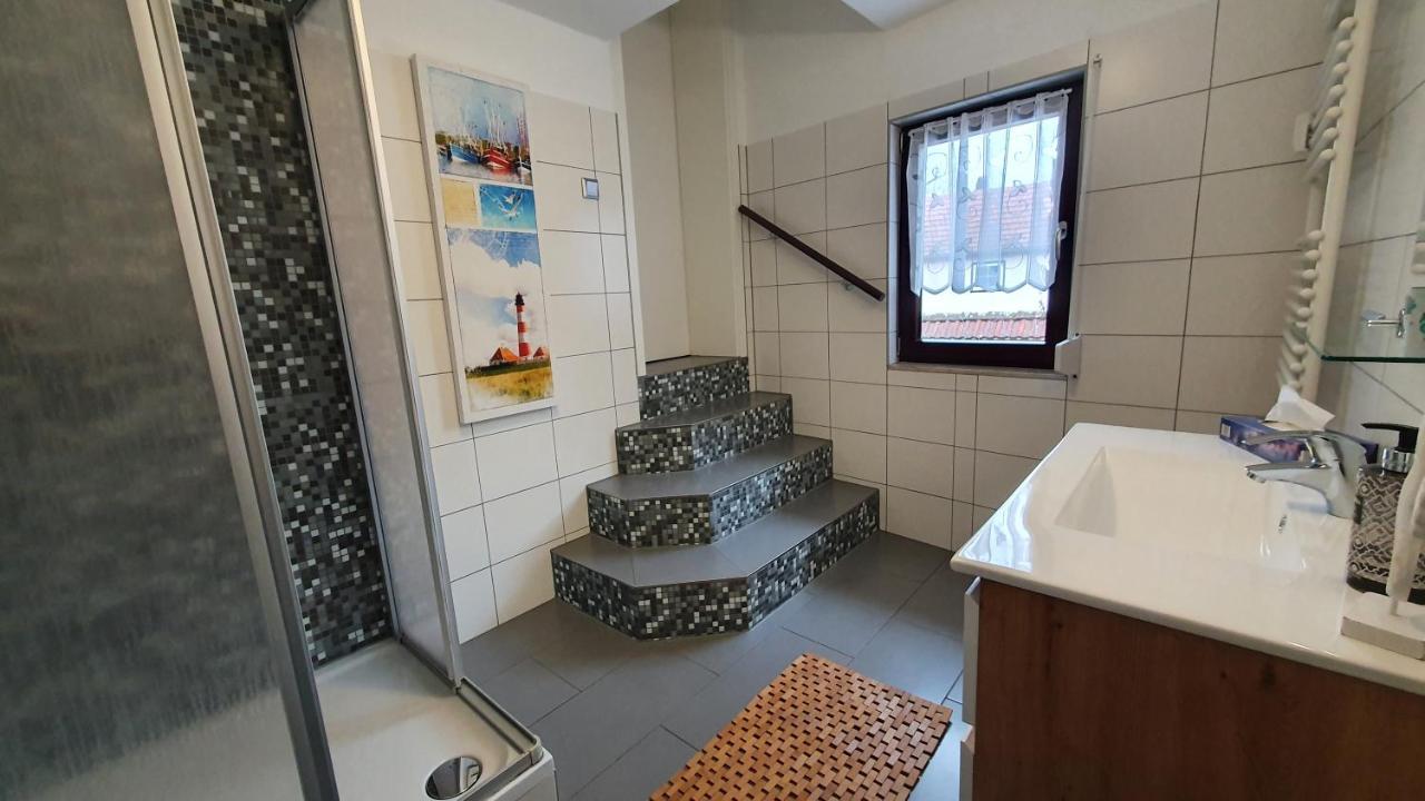 Gaestezimmer & Ferienwohnungen Thon Herbsleben Exteriör bild