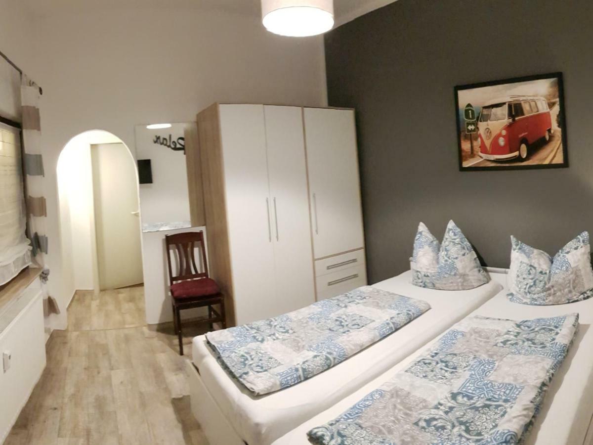 Gaestezimmer & Ferienwohnungen Thon Herbsleben Exteriör bild